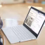 Surface Laptop SE در حال استفاده توسط دانش‌آموز