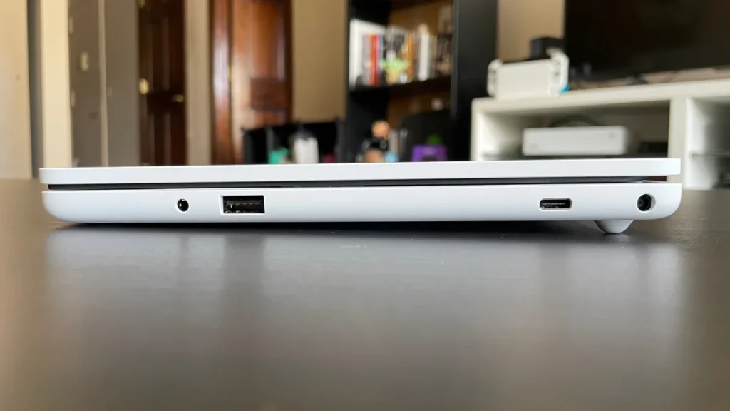 پورت‌های USB-C و USB-A در Surface Laptop SE