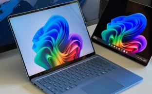 تبلت ویندوزی Surface Go سبک و قابل حمل مناسب دانشجویان