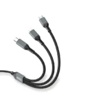 کابل شارژ 3 در 1 Go-Des GD-UC617 با خروجی‌های Lightning و Type-C، پشتیبانی از شارژ فوق سریع 100 وات PD، روکش بافته شده مقاوم و طول 1.2 متر.